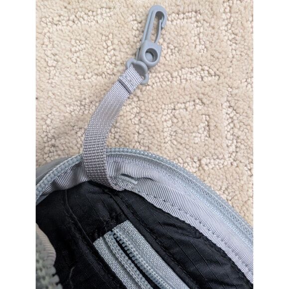 L.L. Bean Fanny Pack Black Waist Belt Buckle Zip Outdoor Hiking - Picture 6 of 8